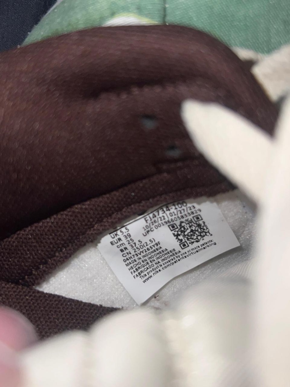 Nike Women’s Low-Top Sneakers in Brown and Cream - Picture 8 of 8